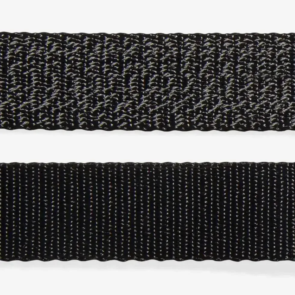 Made of soft yet resistant tetron polyester, the NOX Dog Leash is built for durability, with a rubber skull logo protecting stitches for long-lasting use.