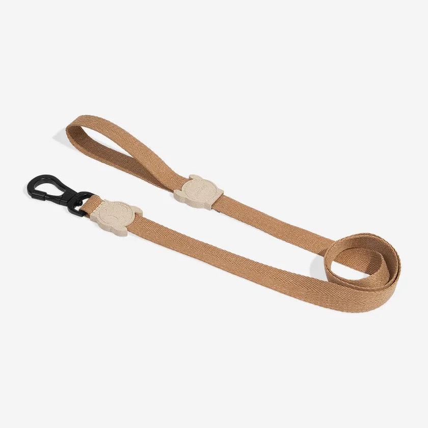  Front view of the Leash Dune highlighting its secure clasp and smooth finish.