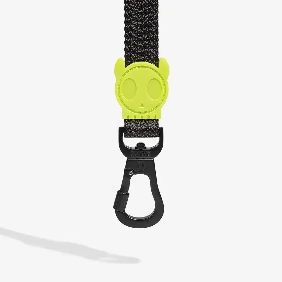 NOX Dog Leash is designed for easy cleaning and maintenance, ensuring it stays fresh and in great condition even after muddy outdoor adventures.