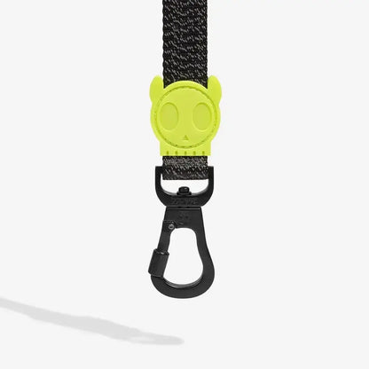 NOX Dog Leash is designed for easy cleaning and maintenance, ensuring it stays fresh and in great condition even after muddy outdoor adventures.