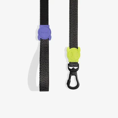 Close-up of NOX Dog Leash’s Super Hook™ with a screw lock mechanism, providing extra security and reliability during walks and outdoor adventures.