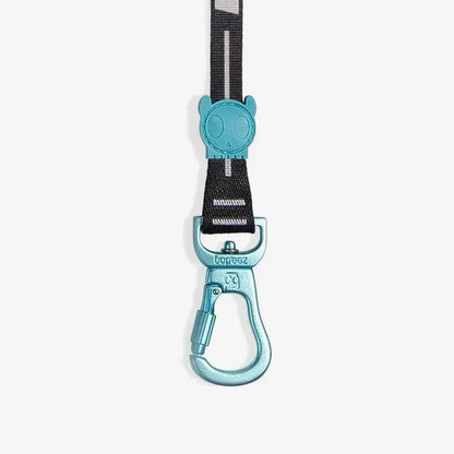 The Long Dog Leash features a secure tie that prevents tangles, keeps the leash organized, and creates a comfortable handle for easy grip.